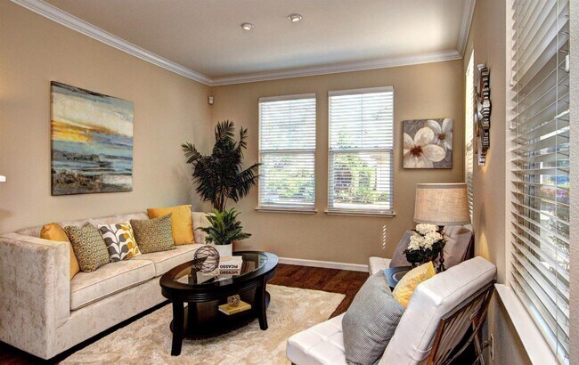 Living room - 928 Baines St