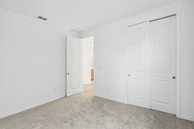 Building Photo - Newer Construction! Tons of Amenities! Wildlight Community!