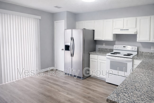 Building Photo - 5650 Waterford Ct