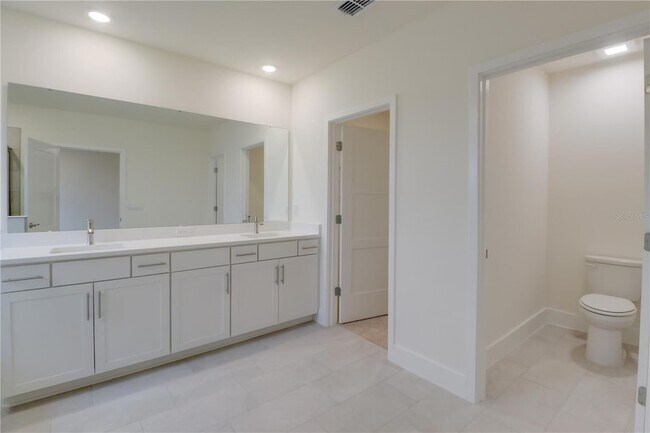 Building Photo - 5212 SW 40th Cir