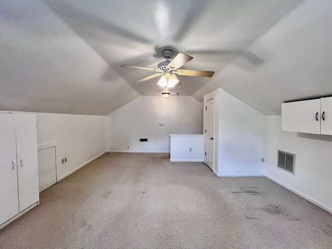 Building Photo - Gorgeous 4 Bedroom 2.5 Bath home in the he...