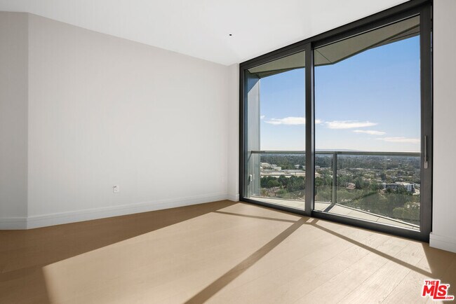 Building Photo - 211 Elm Ct