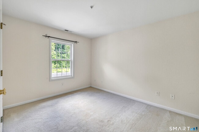 Building Photo - 570 Danbury Rd