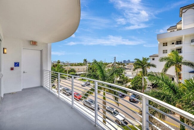 Building Photo - 612 Bayshore Dr