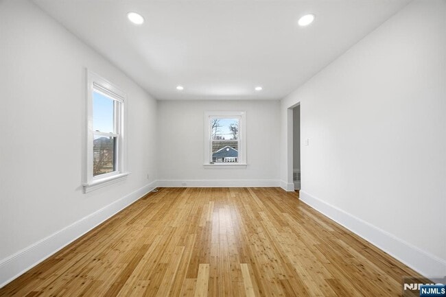 Building Photo - 136 7th Ave