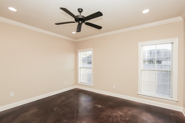 Building Photo - 331 Greengate Cir