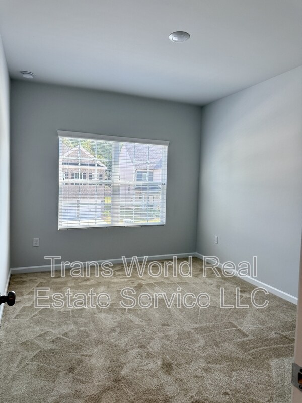 Building Photo - 2090 Ecoland Dr