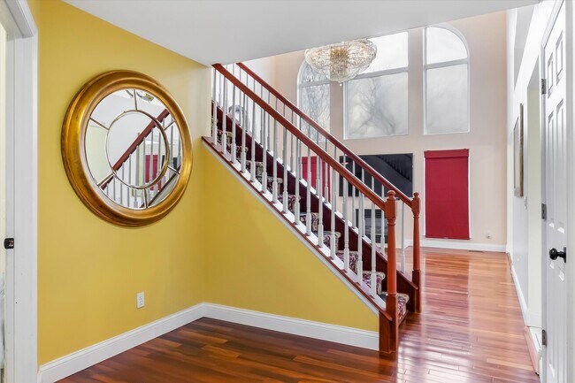 Building Photo - 627 Fox Hill Estates Dr