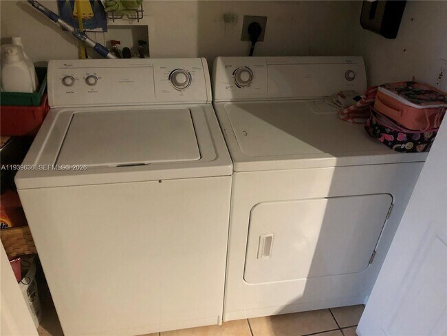 Building Photo - 11438 NW 62nd Terrace