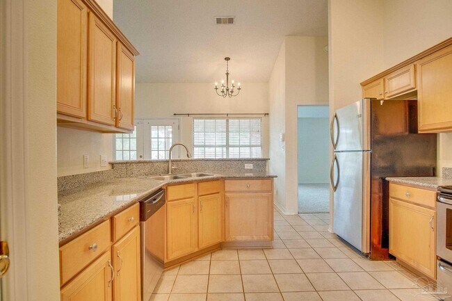 Building Photo - 3012 Classic Dr