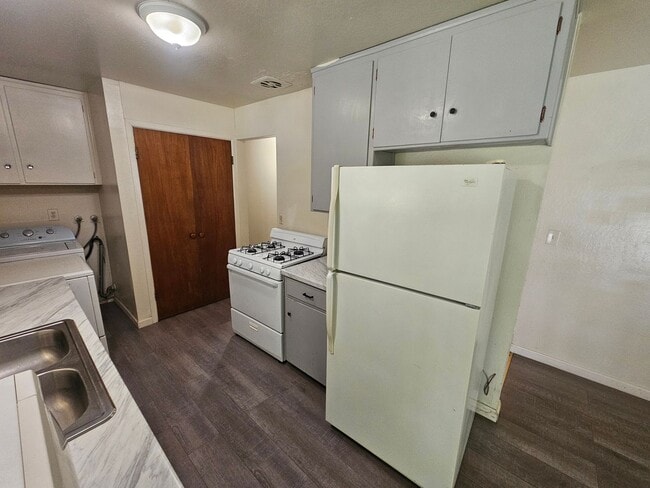 Building Photo - 3 Bedroom 1 Bathroom Home For Rent in Tehama!