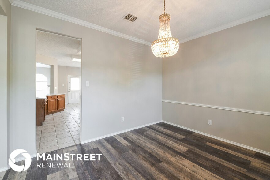 Building Photo - 862 Raintree Ln