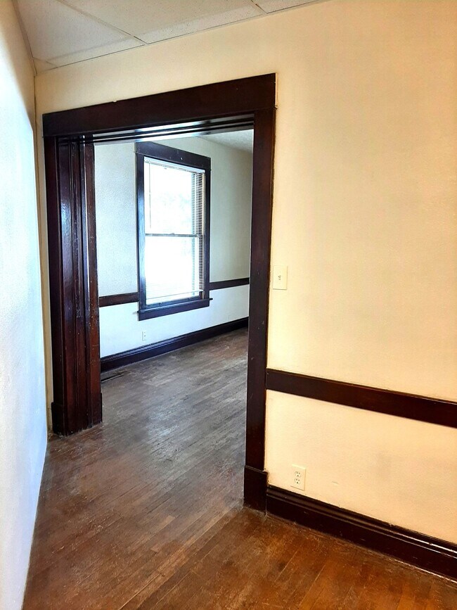 Building Photo - (1614 8th Ave)