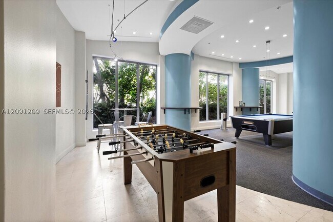 Building Photo - 4001 S Ocean Dr
