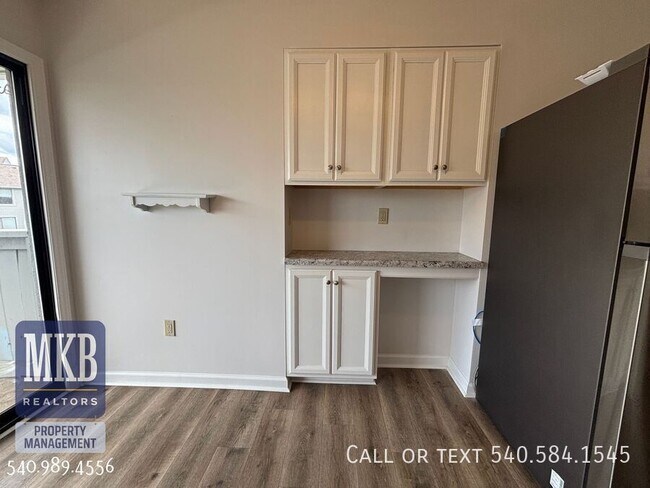 Building Photo - 2527 Gatehouse Ln