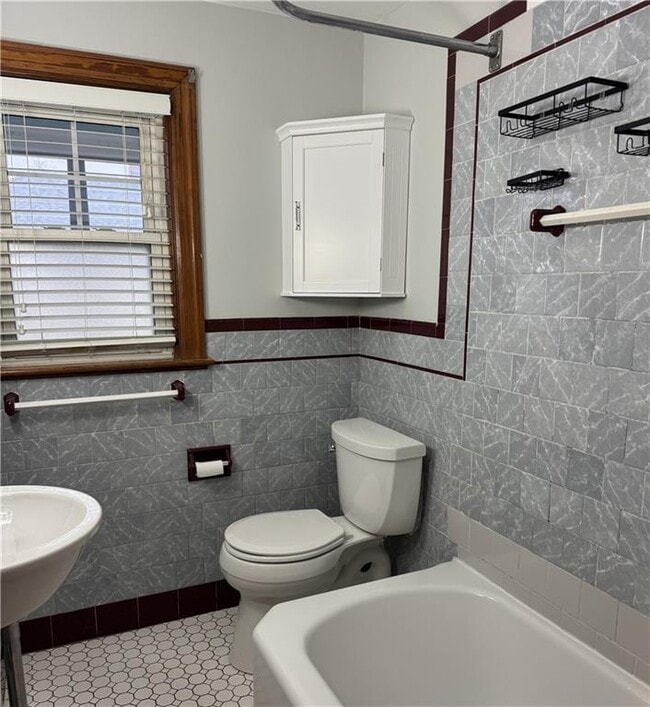 Building Photo - 60 Notre Dame St