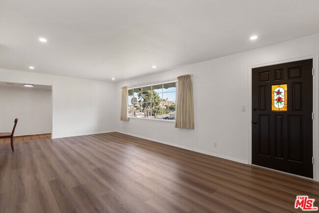 Building Photo - 6739 Garces Ave