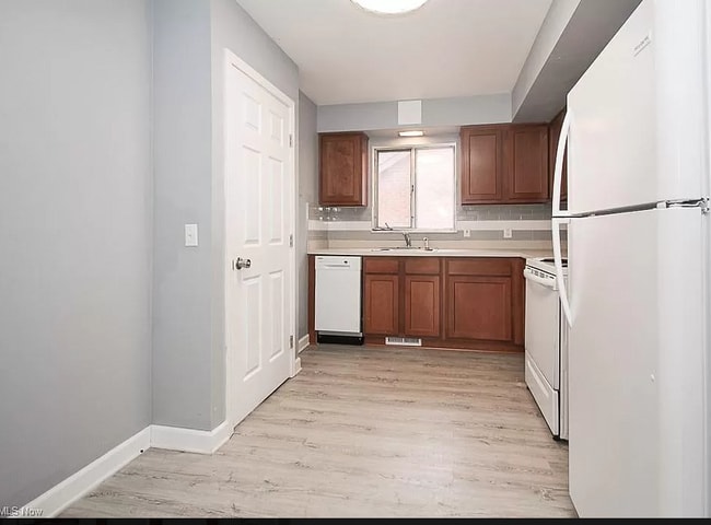 Building Photo - 7903 Ackley Rd