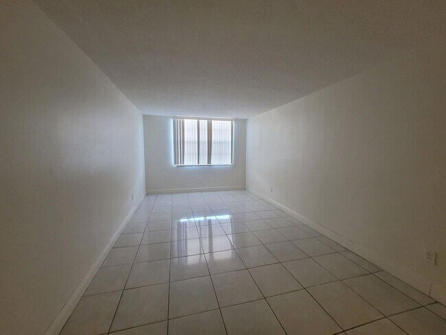 Building Photo - 488 NW 165th St