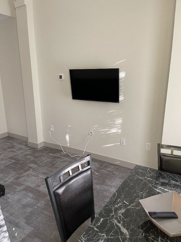 Building Photo - 1417 W 9th St