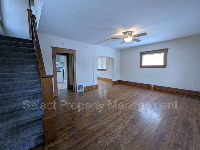 Building Photo - 933 Cottage Ave