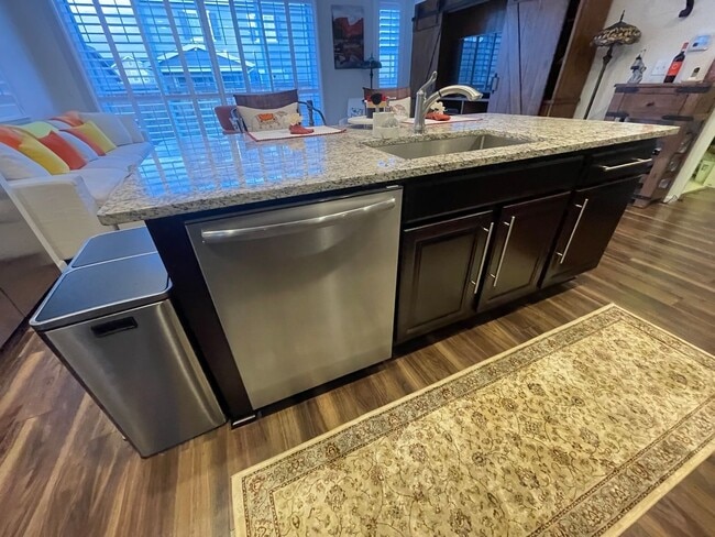 Building Photo - Beautiful Fully Furnished Home