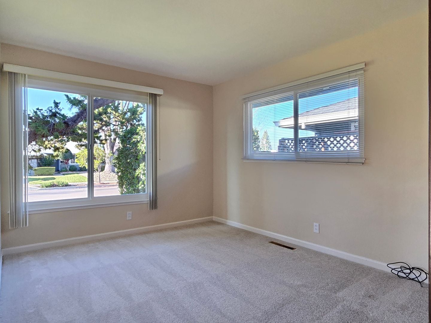 Building Photo - 1542 Parkview Ave