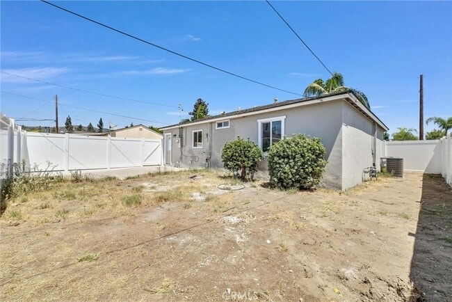 Building Photo - 5505 N Traymore Ave