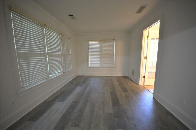 Building Photo - 135 Brightmore Way