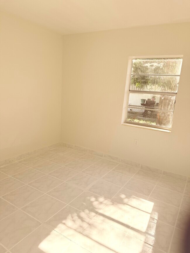 Building Photo - 2102 S 3rd St