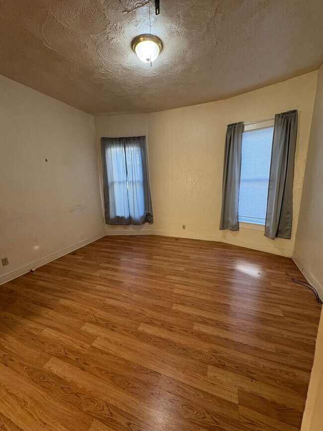 Building Photo - California St