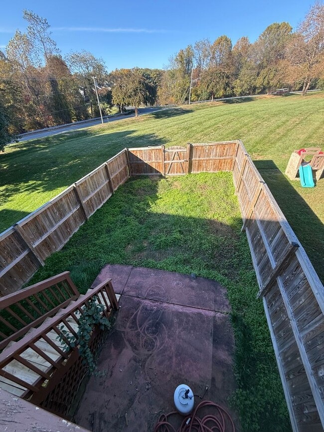 Building Photo - Spacious Townhome in desirable Bel Air Nei...