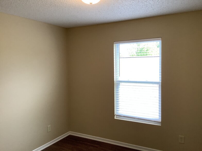 Building Photo - 10176 Cumberland Pointe Blvd