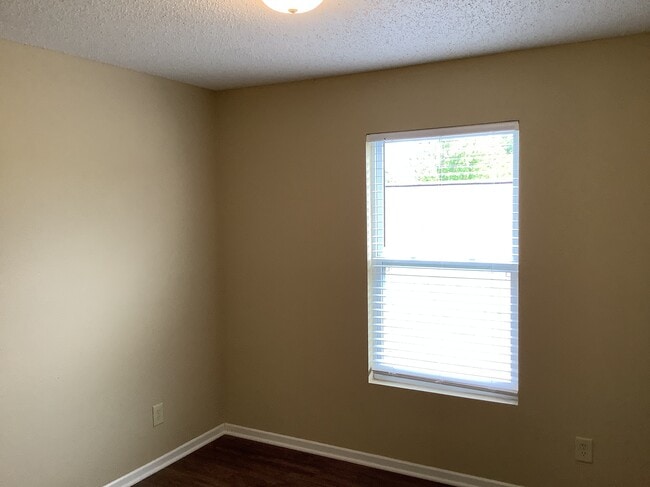 Building Photo - 10176 Cumberland Pointe Blvd