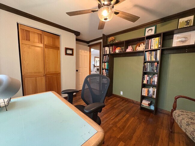 Building Photo - Fully Furnished!  3 bedroom 2 bath West Asheville