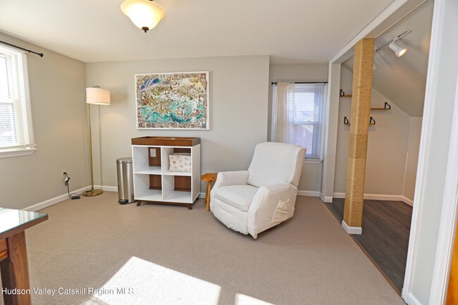 Building Photo - 208 Lucas Ave