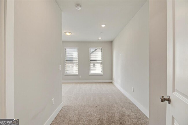 Building Photo - 2030 Main St NW