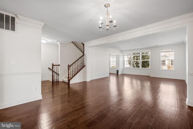 Building Photo - 22926 Spicebush Dr