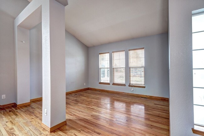 Building Photo - Canterberry Crossing Parker CO 4 bed 3 bat...