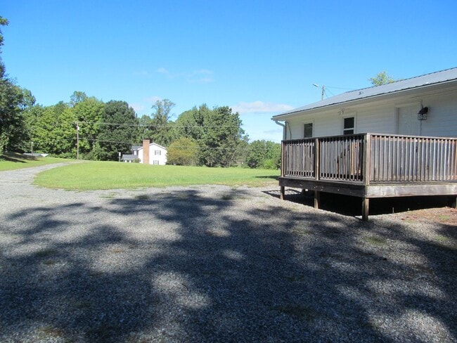Building Photo - Pinnacle area