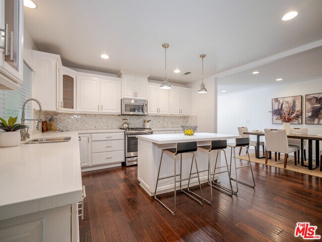 Building Photo - 5417 Allott Ave