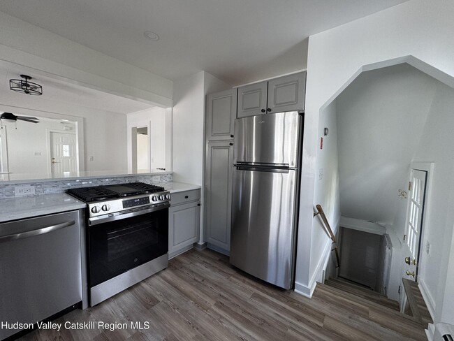 Building Photo - 18 Koeppel Ave