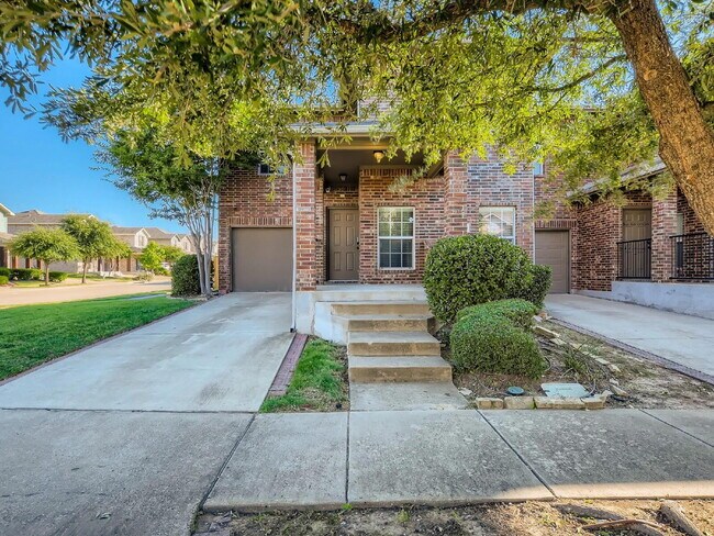 Building Photo - "Charming 3-Bed, 2-Bath Townhouse Retreat in Mesquite – Spacious 1586 Sq Ft on Woodshire Avenue!"...