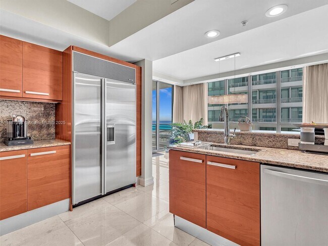 Building Photo - 3535 S Ocean Dr