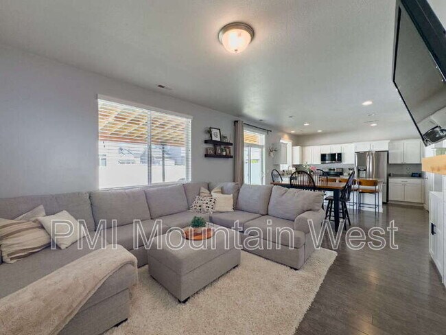 Building Photo - 3565 Water Lilly Ln