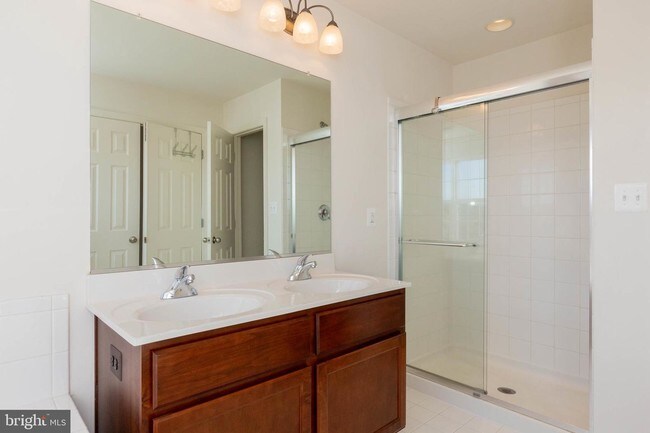 Building Photo - 17670 Cleveland Park Drive