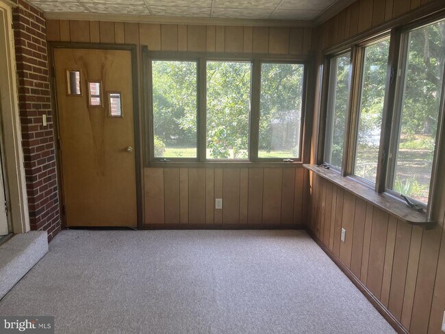 Building Photo - 4906 Hood Dr