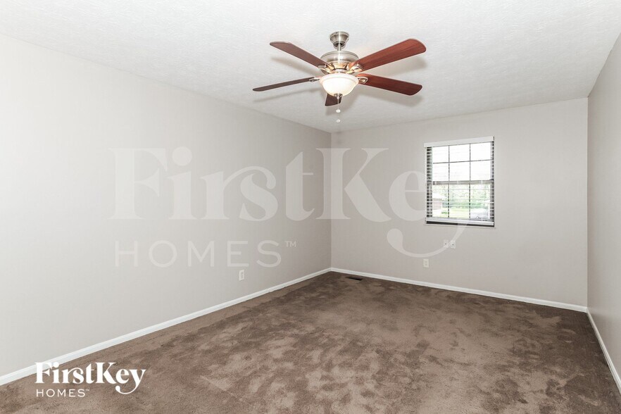 Building Photo - 3938 Schroeder Dr