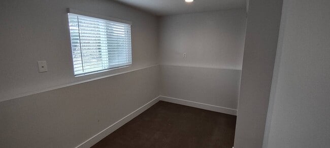 Building Photo - Charming Layton Home
