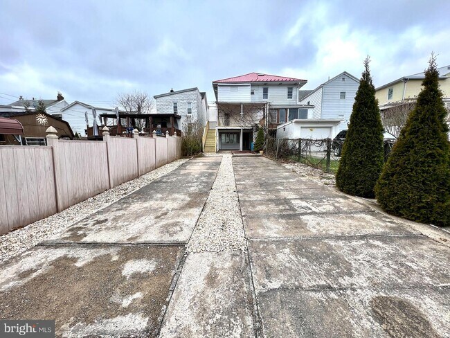 Building Photo - 145 N Nice St